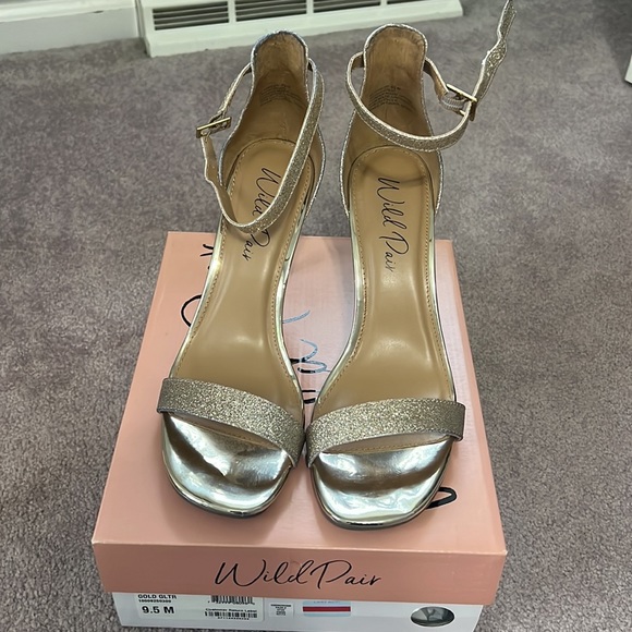 Gold sparkly heels - Picture 2 of 4